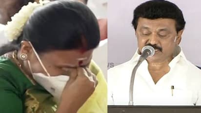 மு.க.ஸ்டாலின் முதல்வராக பதவியேற்ற போது கண் கலங்கிய துர்கா ஸ்டாலின்... நெகிழ்ச்சி வீடியோ..!