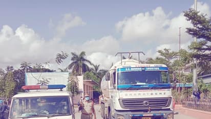 గ్రీన్ ఛానల్ ద్వారా ఆక్సీజన్ ట్యాంకర్.. 400 మంది ప్రాణాలు కాపాడిన పోలీసులు !