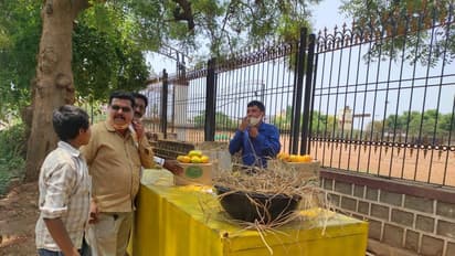 ಕೊರೋನಾ ತಂದಿಟ್ಟ ಸಂಕಷ್ಟ: ಕೂಲಿ ಕಾರ್ಮಿಕರಾದ ಅತಿಥಿ ಉಪನ್ಯಾಸಕರು..!