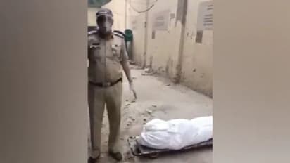 ദുരന്തകാലത്തെ നായകന്‍; 1,100 മൃതദേഹങ്ങള്‍ക്ക് അന്ത്യകമ്മം ചെയ്ത പൊലീസുകാരന് അഭിനന്ദനം