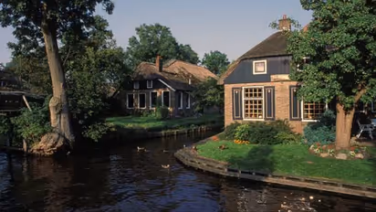 മുത്തശ്ശിക്കഥകളിലേത് പോലെ മനോഹരം ഈ ഗ്രാമം, വാഹനങ്ങളുടെ ഹോണടികളില്ല, ബഹളങ്ങളില്ല...