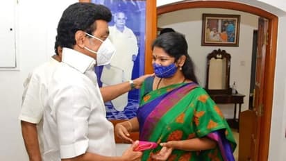 கடைசியா பார்த்துக்கலாம்..! கனிமொழியை காக்க வைத்த ஸ்டாலின்..!