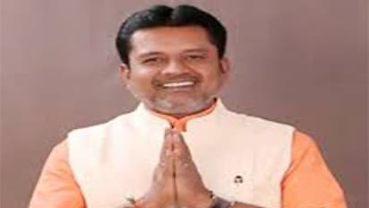 పోలీసులు వచ్చేలోగా పరార్: విచారణలో పెదవి విప్పిన పుట్ట మధు