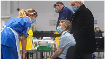 আর মাত্র কয়েকটা মাস, তারপরই মুক্তি মিলবে কোভিড ১৯ থেকে- আশার কথা শুনিয়েছেন মহামারি বিশেষজ্ঞ