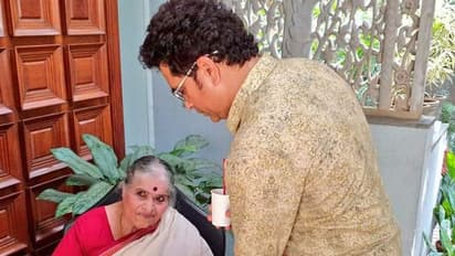 సచిన్, కోహ్లీ, శిఖర్ ధావన్, రిషబ్ పంత్... తల్లులతో మన క్రికెటర్లు... ఎంతటి స్టార్ క్రికెటర్ అయినా అమ్మ ముందు!