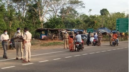 Weekend Curfew Tamilnadu : വാളയാർ അതിർത്തിയിൽ കടുത്ത നിയന്ത്രണം; ബസുകൾ സർവ്വീസ് നടത്തില്ല