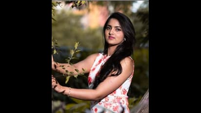 'பூவே உனக்காக' சீரியல் நாயகி ராதிகா ப்ரீத்தி மாடர்ன் உடையில்... மஜாவா கொடுத்த ஹாட் போஸ்..! வேற லெவல்...