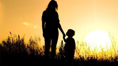 Mothers Day 2022 : உயிர் கொடுத்த அன்னையரைக் கொண்டாடுவோம்..! அன்னையர் தின வரலாறு தெரியுமா..?