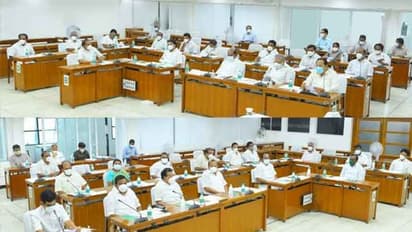 தமிழக 16 சட்டப்பேரவையின் முதல் கூட்டம் தொடங்கி நடைபெற்று வருகிறது. புதிய எம்ஏல்ஏக்கள் பதிவியேற்று வருகினறனர்.