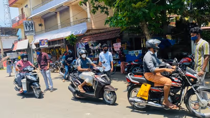 ലോക്ക്ഡൗൺ നിയന്ത്രണം ലംഘിച്ച് ക്രിക്കറ്റ് കളി; സംഘത്തിന് ഒരു ദിവസത്തെ സാമൂഹ്യസേവനം ശിക്ഷ നൽകി പൊലീസ്