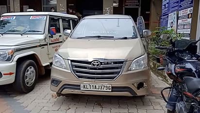 കാറില് കടത്താന് ശ്രമിച്ച നാലു കിലോ കഞ്ചാവ് കണ്ടെടുത്തു, പ്രതികൾ രക്ഷപ്പെട്ടു