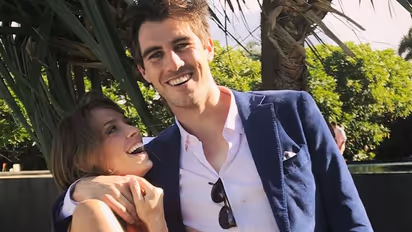 T20 WC  2021- ব্যক্তিগত জীবনেও চূড়ান্ত রোমন্টিক, দেখুন অজি তারকার অন্তরঙ্গ মুহূর্তের ছবি