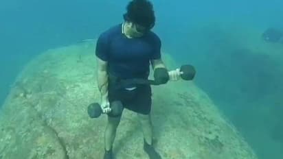 വെള്ളത്തിനടിയില് വര്ക്കൗട്ട് ചെയ്യുന്ന യുവാവ്; വീഡിയോ വൈറല്