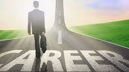 10వ తరగతి తరువాత ఏ కోర్సు బెస్ట్.. మంచి ఉద్యోగం, జీతం పొందాలంటే ఏం చెయ్యాలి ?