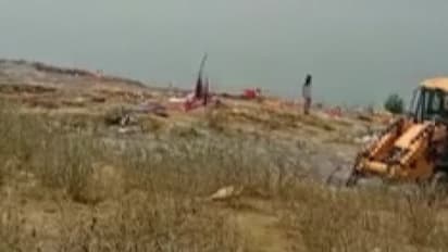 করোনাকালে গঙ্গায় ভাসছে প্রচুর মৃতদেহ, বিহার-উত্তর প্রদেশের মধ্যে চাপান উতোর শুরু