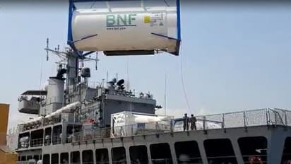 ಆಕ್ಸಿಜನ್, ವೈದ್ಯಕೀಯ ಸಲಕರಣೆ ಹೊತ್ತು ಸಿಂಗಾಪುರದಿಂದ ಭಾರತಕ್ಕೆ ಆಗಮಿಸಿದ INS ಐರಾವತ್!