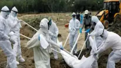 ভয়াবহ - জল পেলেন না কোভিড আক্রান্ত স্বামী, হাসপাতালেই যৌন হয়রানির শিকার স্ত্রী