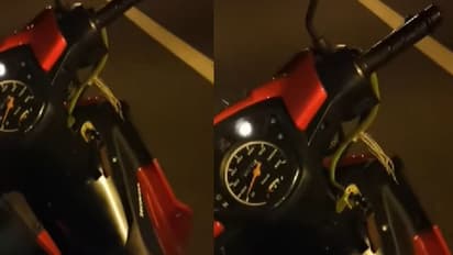 ഓടിക്കൊണ്ടിരിക്കുന്ന ബൈക്കിന്റെ ഹാന്ഡിലില് പാമ്പ്; അമ്പരപ്പിക്കുന്ന വീഡിയോ