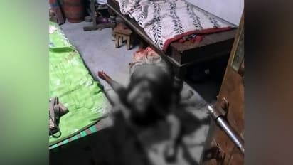 చిన్న గొడవ.. భార్యను గొడ్డలితో నరికిన భర్త.. !