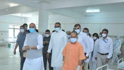 कोरोना को हरा रहा योगी सरकार का ये 3 फार्मूला, WHO और रक्षामंत्री ने भी सराहा