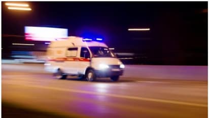 తెలంగాణలోకి నో ఎంట్రీ: పుల్లూరు చెక్పోస్టు వద్ద బీజేపీ ఆందోళన, ఉద్రిక్తత