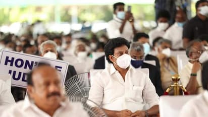  போன் செய்து ஸ்டாலினை பாராட்டிய அதிமுக முன்னாள் அமைச்சர்..?? மேடையில் உடைத்த அன்பில் மகேஷ். 