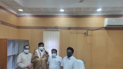 கொரோனா ஊரடங்கால் வாடும் நடிகர் சங்க உறுப்பினர்கள்..! அமைச்சர் மு. பெ. சாமிநாதனிடம் கோரிக்கை மனு!