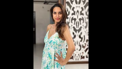 పవన్ కళ్యాణ్ కలిస్తే వంద ముద్దులు ఇస్తా... నటి సురేఖా వాణి సంచలన కామెంట్స్!