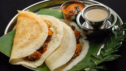 அடடா.. சிக்கனில் தோசை கூட செய்யலாமா? சுவை அல்டிமேட்ங்க!