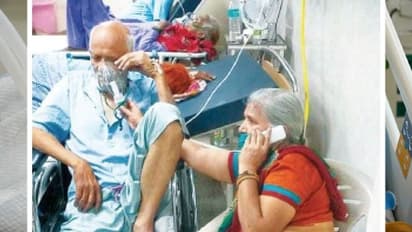 संक्रमित पति का घंटों ऑक्सीजन मास्क पकड़े बैठी रही पत्नी, बोली-जब तक मै हूं आपकी सांस नहीं रुकने दूंगी