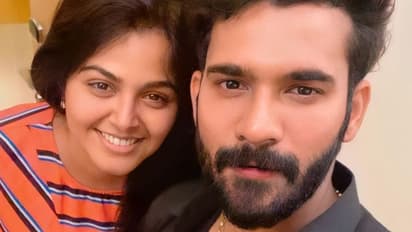 మోనాల్ అంటే అఖిల్ కి ఎంత ఇష్టమో చెప్పాలంటే... బర్త్ డే నాడు బయటపడిన ప్రేమ!