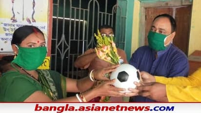 দিদির দেওয়া ফুটবল উপহার, অভিনব কায়দায় সংবর্ধনা নারায়ণগড়ের বিধায়ক সূর্যকান্ত অট্টকে