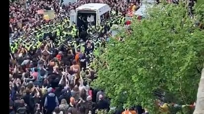 ২ ভারতীয়র মুক্তির দাবিতে উত্তাল স্কটল্যান্ড, ৮ ঘণ্টা অবরোধ বিক্ষোভের মধ্যমণি পাক আইনজীবী