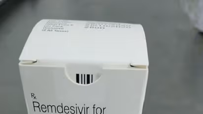 கொரோனா சிகிச்சைக்கு கிடைக்காத மருந்து... மருத்துவர்கள் மீது பிரபல நடிகர் சந்தேகம்..!