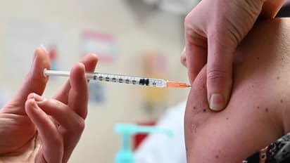 ಕೊರೋನಾ ಲಸಿಕೆ ಜನರ ತೋಳಿಗೇ ಏಕೆ ಕೊಡ್ತಾರೆ?!