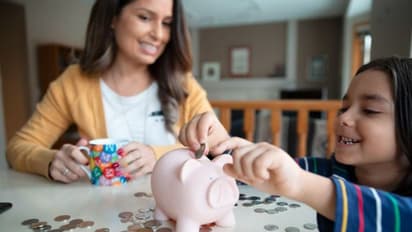 కరోనా లాక్ డౌన్ సామ్యంలో మీ పిల్లలకు డబ్బు ప్రాముఖ్యతను ఈ  సులభమైన మార్గాల్లో నేర్పించండి..