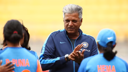 భారత క్రికెట్ బోర్డులో మహిళలపై వివక్ష... పురుష క్రికెటర్లను ఒకలా, వుమెన్స్ క్రికెటర్లను మరోలా... సాక్ష్యాలివే