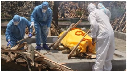 കൊവിഡ് ബാധിച്ച് വൃദ്ധ മരിച്ചെന്ന് ബന്ധുക്കൾ വിധിയെഴുതി; ചിതയില്‍ കിടത്തിയ ശേഷം സംഭവിച്ചത്...