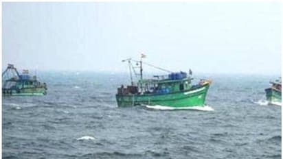 കോഴിക്കോട് നിന്ന് കടലിൽ പോയ മത്സ്യ ബന്ധന ബോട്ടിന്റെ വിവരമില്ല, ബോട്ടിലുള്ളത് 15 പേർ