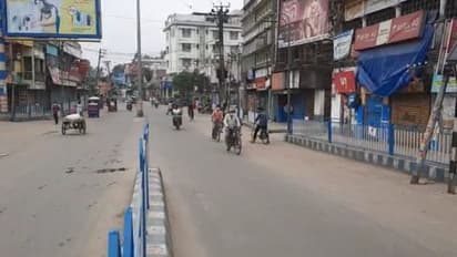 హెల్మెట్, మాస్క్ లేదు.. పది దాటినా రోడ్ల మీదకి: ప్రశ్నించినందుకు పోలీసులపైనే దాడి