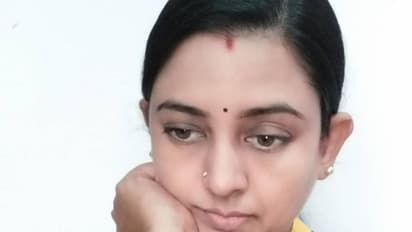 జబర్దస్త్ ఇంద్రజకు పెద్ద సమస్యే వచ్చిపడిందే... పరిష్కారం కోసం వేడుకున్న మాజీ హీరోయిన్!