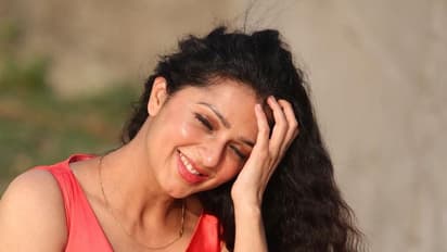 బ్లాక్ బికినీలో స్విమ్ చేస్తూ కనిపించిన భూమిక.. మొదటిసారి అలా చూసిన షాకైన ఫ్యాన్స్!