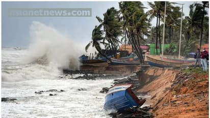 കടലാക്രമണ സാധ്യത; തീരദേശങ്ങളിൽ ഉള്ളവർക്ക്  ജാഗ്രതാ നിര്‍ദ്ദേശം