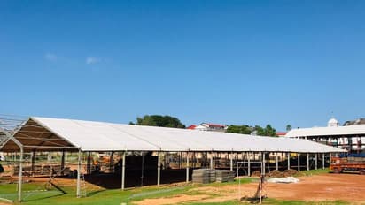 സത്യപ്രതിജ്ഞാ സ്ഥലത്തെ ജോലിക്കാരന് കൊവിഡ്