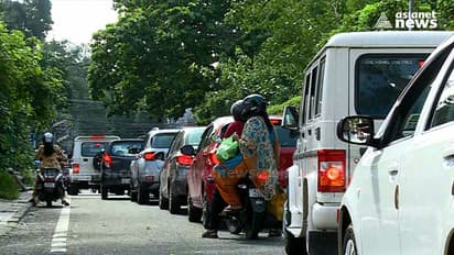 ട്രിപ്പിൾ ലോക്ക്ഡൗണിൽ കുരുങ്ങി തലസ്ഥാനം; നഗരാതിര്ത്തികളിൽ വൻ വാഹനത്തിരക്ക്