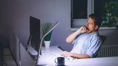 Health Tips: সুযোগ পেলেই ঘুমিয়ে নেন, অতিরিক্ত ঘুম থেকে হতে পারে স্ট্রোক