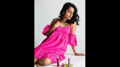 பார்த்தாலே பக்குனு இருக்கே..! பிகினி உடை கவர்ச்சியில் 'சூப்பர் சிங்கர்' பிரகதி கொடுத்த படு மோசமான போஸ்..!