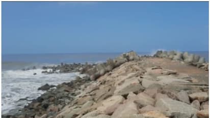 ടൗട്ടെ പ്രഭാവം; വിഴിഞ്ഞം തുറമുഖ നിർമ്മാണ പ്രദേശത്ത് കനത്ത നാശനഷ്ടം