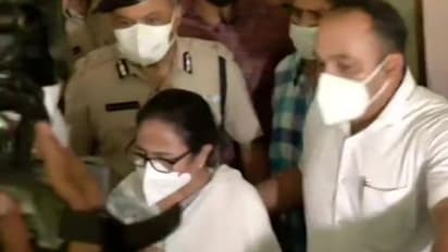 নারদকাণ্ড: ভার্চুয়াল শুনানি শেষ, ৬ ঘণ্টা পর মমতা বন্দ্যোপাধ্যায় বেরিয়ে গেলেন CBI দফতর থেকে