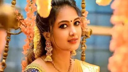 కాలేజ్ ప్రొఫేసర్ వేధింపులను బయటపెట్టిన నటి, సింగర్ సౌందర్య